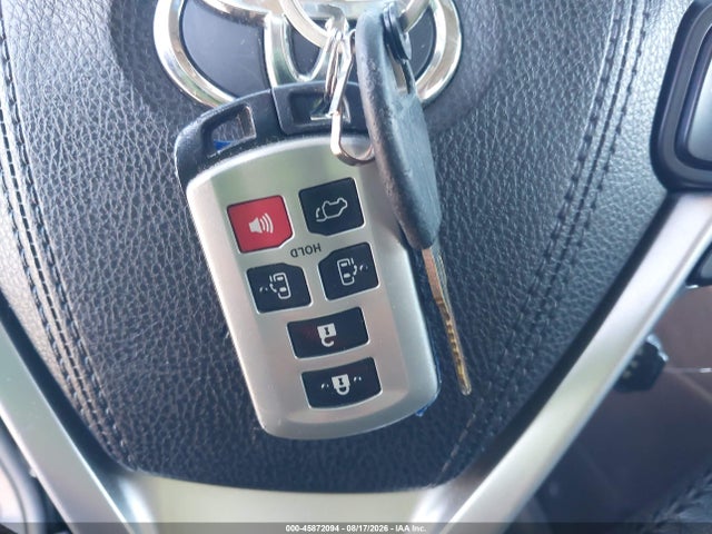 5TDXZ3DC2JS906630 Toyota Sienna Se Premium 8 Passenger