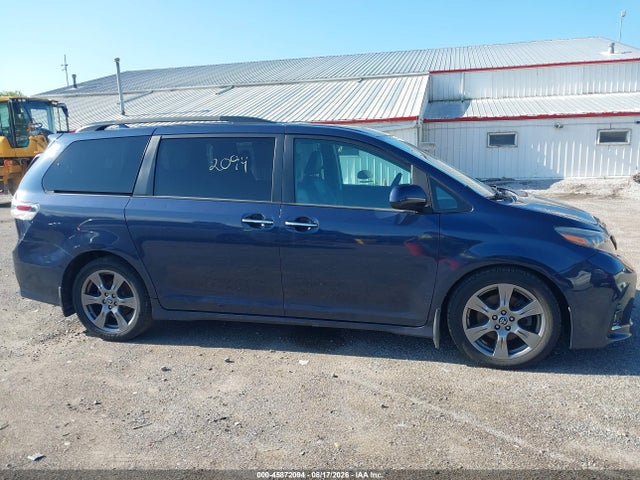 5TDXZ3DC2JS906630 Toyota Sienna Se Premium 8 Passenger