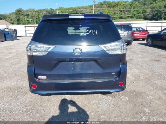 5TDXZ3DC2JS906630 Toyota Sienna Se Premium 8 Passenger