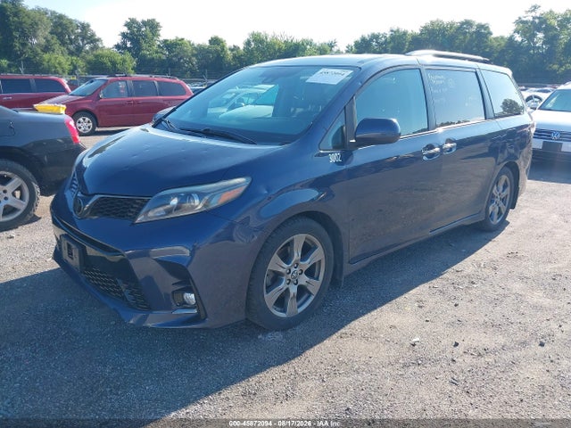 5TDXZ3DC2JS906630 Toyota Sienna Se Premium 8 Passenger