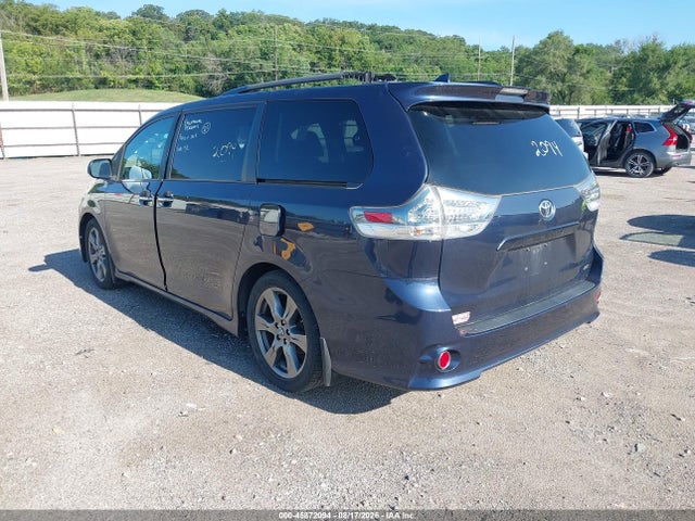 5TDXZ3DC2JS906630 Toyota Sienna Se Premium 8 Passenger