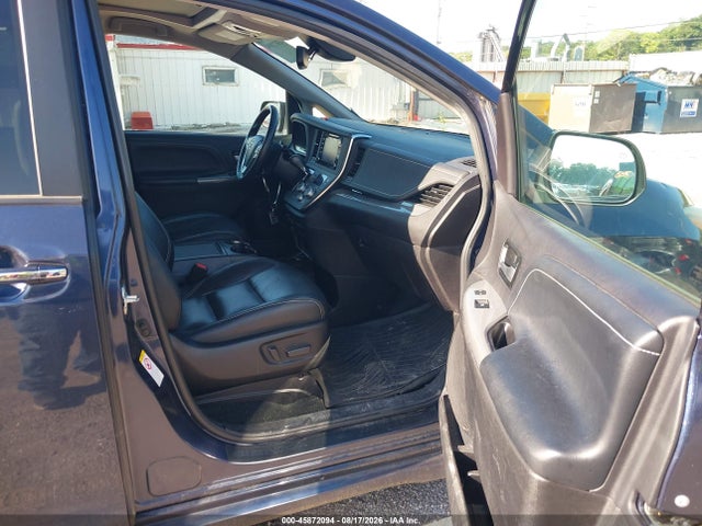5TDXZ3DC2JS906630 Toyota Sienna Se Premium 8 Passenger