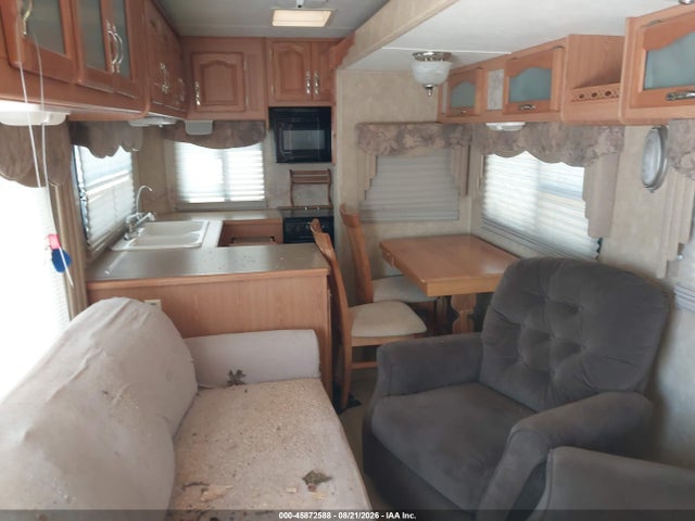 45872588 :رقم المزاد ، 4X41CAE296G088381 vin ، 2006 Forest River Cardinal 5th Whl Travel Trailer مزاد بيع