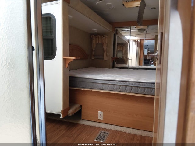 45872588 :رقم المزاد ، 4X41CAE296G088381 vin ، 2006 Forest River Cardinal 5th Whl Travel Trailer مزاد بيع