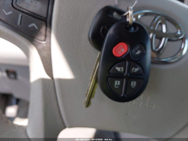 5TDYK3DC2ES438090 Toyota Sienna Xle V6 8 Passenger