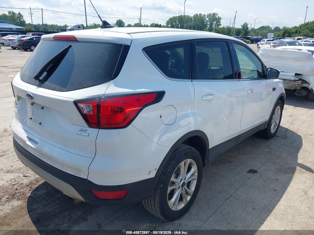 45872997 :رقم المزاد ، 1FMCU0GD0KUA03062 vin ، 2019 Ford Escape Se مزاد بيع