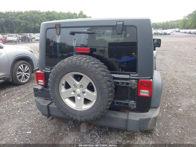 45873038 :رقم المزاد ، 1J4BA6D17BL527038 vin ، 2011 Jeep Wrangler Rubicon مزاد بيع