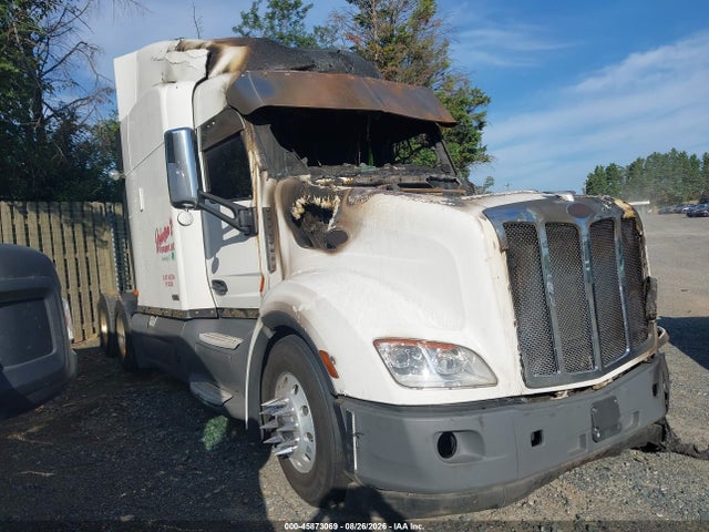 Продажа на аукционе авто 2017 Peterbilt 579, vin: 1XPBD49X8HD392586, номер лота: 45873069