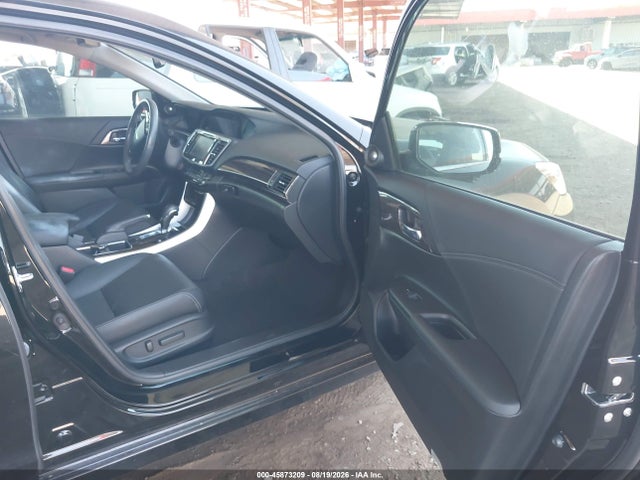 JHMCR6F7XHC005709 Honda Accord Hybrid Touring