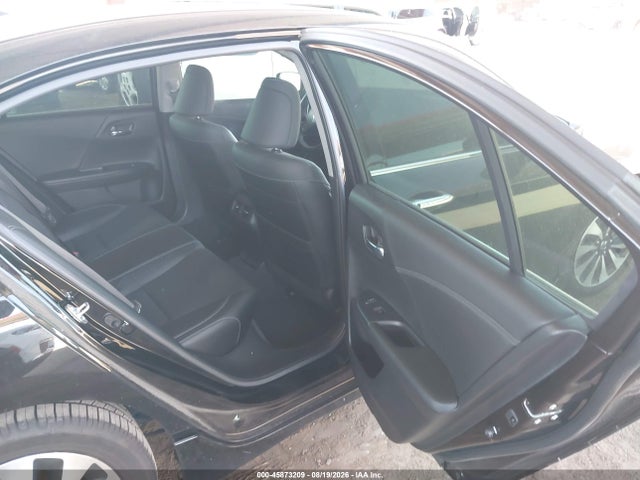 JHMCR6F7XHC005709 Honda Accord Hybrid Touring