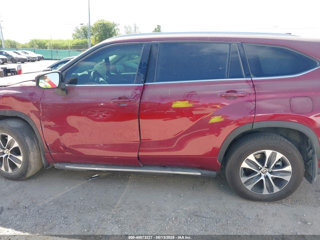 Toyota Highlander Xle 2022 5TDGZRBH4NS225067 Image 15
