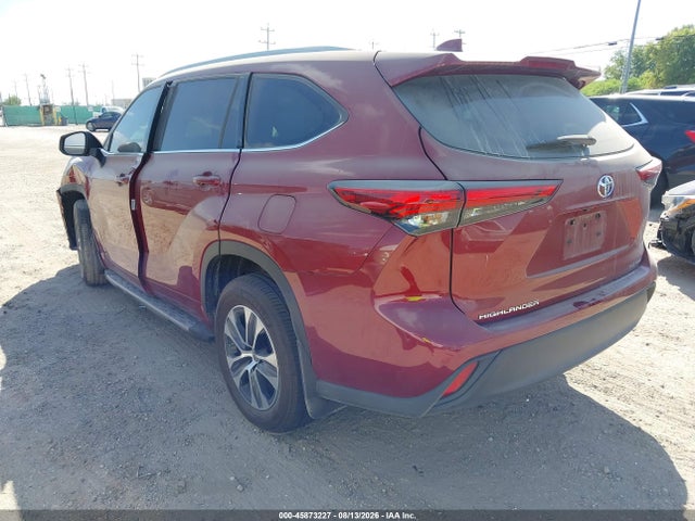 Toyota Highlander Xle 2022 5TDGZRBH4NS225067 Image 3