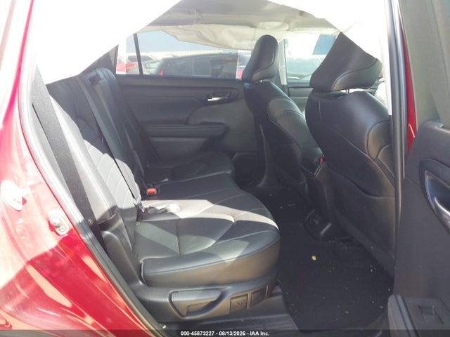 Toyota Highlander Xle 2022 5TDGZRBH4NS225067 Image 8