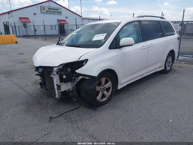 Toyota Sienna Le 8 Passenger 2019 5TDKZ3DC2KS987687 Image 2