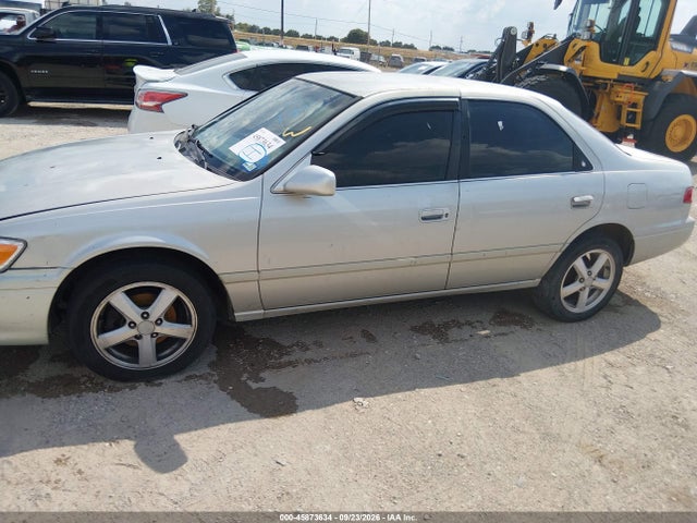 45873634 :رقم المزاد ، 4T1BG22K6YU012040 vin ، 2000 Toyota Camry Le مزاد بيع