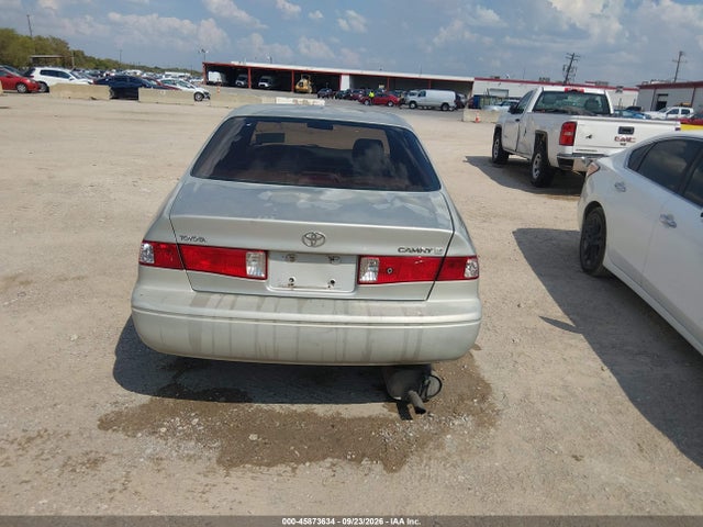 45873634 :رقم المزاد ، 4T1BG22K6YU012040 vin ، 2000 Toyota Camry Le مزاد بيع