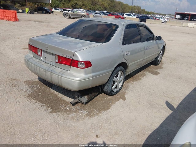 45873634 :رقم المزاد ، 4T1BG22K6YU012040 vin ، 2000 Toyota Camry Le مزاد بيع