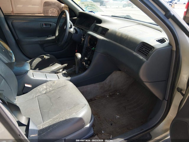 45873634 :رقم المزاد ، 4T1BG22K6YU012040 vin ، 2000 Toyota Camry Le مزاد بيع
