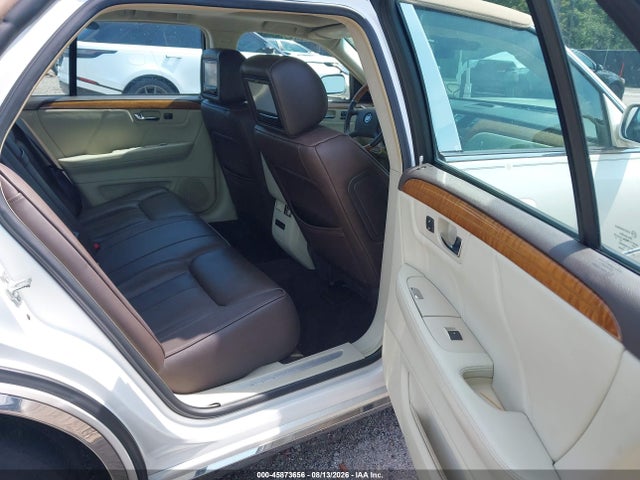 45873656 :رقم المزاد ، 1G6KP5ES4BU121236 vin ، 2011 Cadillac Dts Platinum Collection مزاد بيع