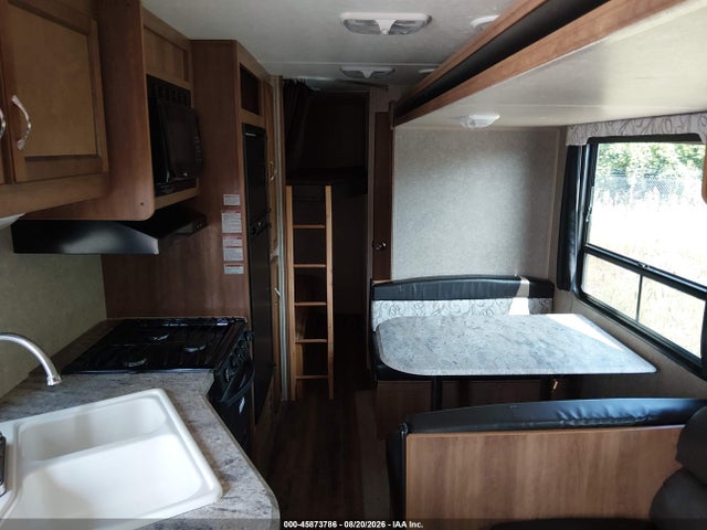 Coachmen Catalina 2017 5ZT2CARB0HA024930 Image 5