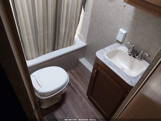 Coachmen Catalina 2017 5ZT2CARB0HA024930 Image 7