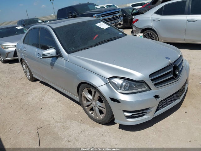 2013 Mercedes-benz C 300 Sport 4matic მანქანა იყიდება აუქციონზე, vin: WDDGF8ABXDA755447, აუქციონის ნომერი: 45873831