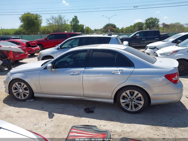 2013 Mercedes-benz C 300 Sport 4matic მანქანა იყიდება აუქციონზე, vin: WDDGF8ABXDA755447, აუქციონის ნომერი: 45873831