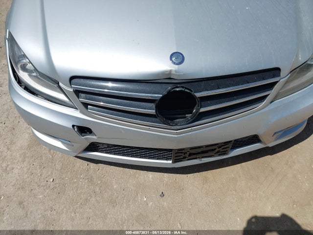 2013 Mercedes-benz C 300 Sport 4matic მანქანა იყიდება აუქციონზე, vin: WDDGF8ABXDA755447, აუქციონის ნომერი: 45873831