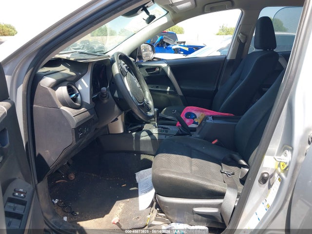 2T3BFREV2JW777468 Toyota RAV4 LE