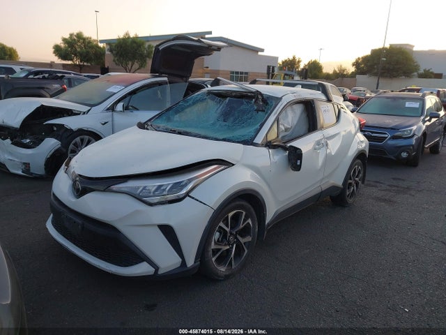 Toyota C-HR XLE 2021 JTNKHMBX8M1111183 Image 2