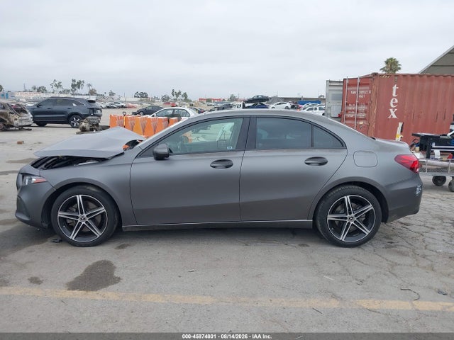 Mercedes-Benz A 220 2019 WDD3G4EB8KW000490 Image 14
