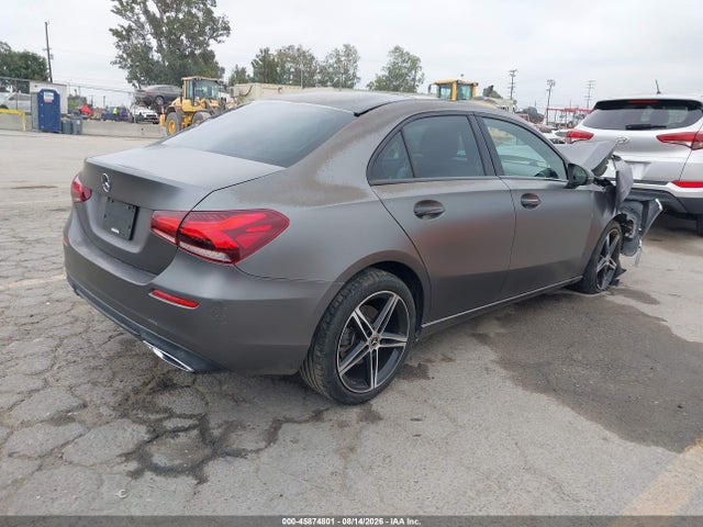 Mercedes-Benz A 220 2019 WDD3G4EB8KW000490 Image 4