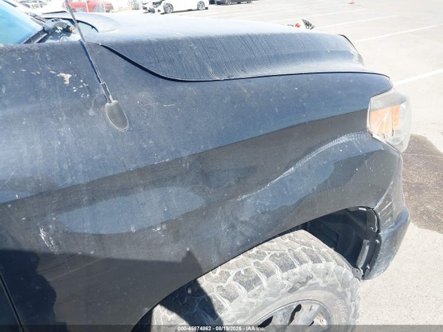 5TFUY5F14KX865992 Toyota Tundra Sr5 5.7l V8
