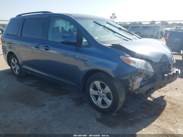 2015 Toyota Sienna Le 8 Passenger მანქანა იყიდება აუქციონზე, vin: 5TDKK3DC9FS618562, აუქციონის ნომერი: 45874897