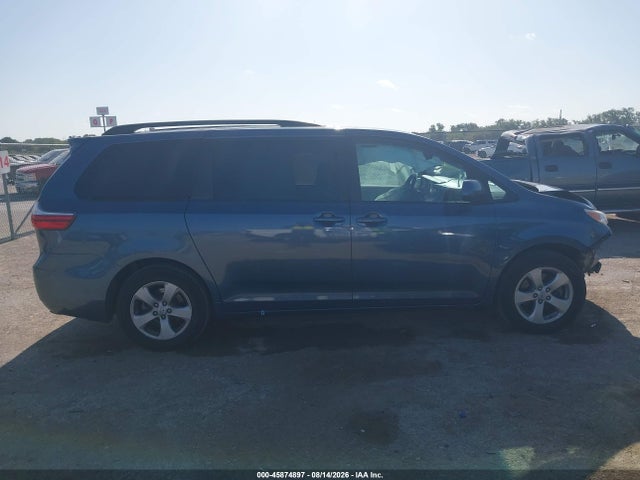 2015 Toyota Sienna Le 8 Passenger მანქანა იყიდება აუქციონზე, vin: 5TDKK3DC9FS618562, აუქციონის ნომერი: 45874897