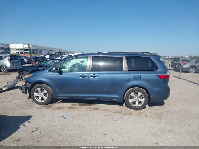 2015 Toyota Sienna Le 8 Passenger მანქანა იყიდება აუქციონზე, vin: 5TDKK3DC9FS618562, აუქციონის ნომერი: 45874897
