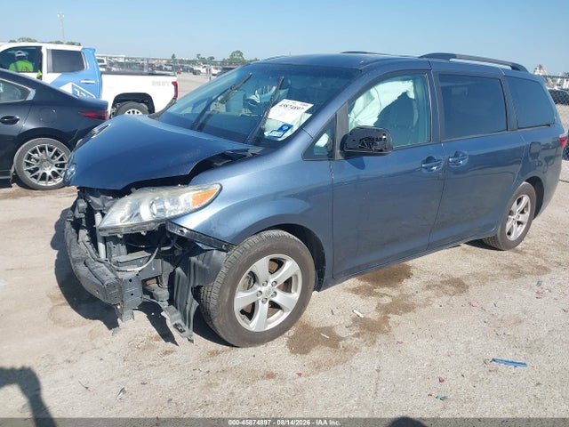 2015 Toyota Sienna Le 8 Passenger მანქანა იყიდება აუქციონზე, vin: 5TDKK3DC9FS618562, აუქციონის ნომერი: 45874897