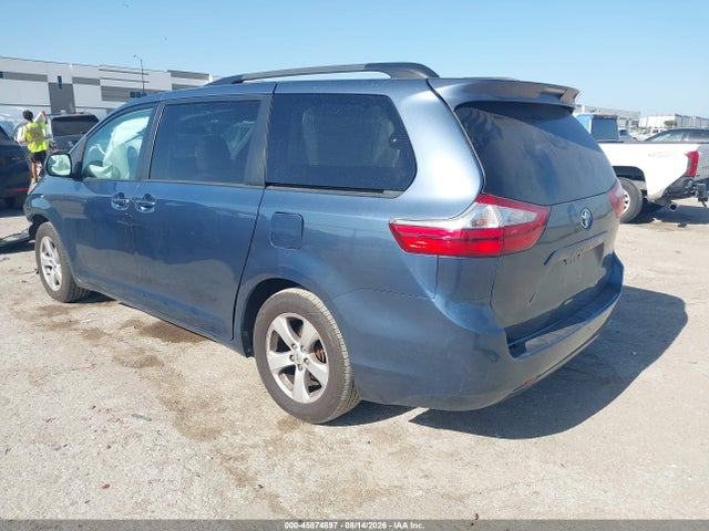 2015 Toyota Sienna Le 8 Passenger მანქანა იყიდება აუქციონზე, vin: 5TDKK3DC9FS618562, აუქციონის ნომერი: 45874897