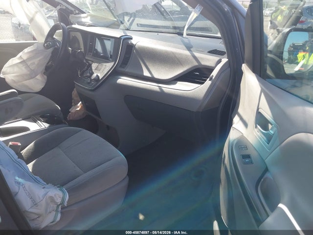 2015 Toyota Sienna Le 8 Passenger მანქანა იყიდება აუქციონზე, vin: 5TDKK3DC9FS618562, აუქციონის ნომერი: 45874897