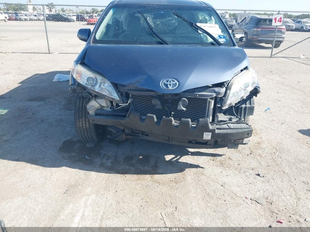 2015 Toyota Sienna Le 8 Passenger მანქანა იყიდება აუქციონზე, vin: 5TDKK3DC9FS618562, აუქციონის ნომერი: 45874897