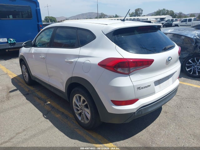Hyundai TUCSON SE 2018 KM8J23A44JU710459 Image 3