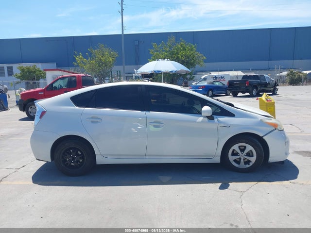 JTDKN3DU2F0413443 Toyota Prius Two