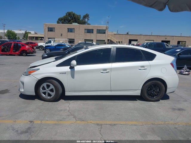 JTDKN3DU2F0413443 Toyota Prius Two