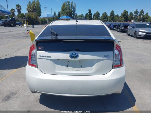 JTDKN3DU2F0413443 Toyota Prius Two