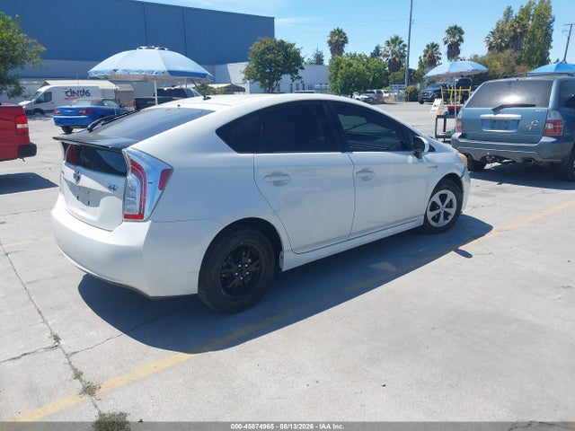 JTDKN3DU2F0413443 Toyota Prius Two