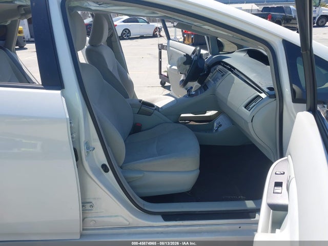 JTDKN3DU2F0413443 Toyota Prius Two