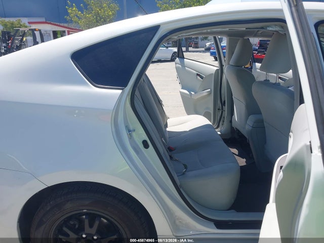 JTDKN3DU2F0413443 Toyota Prius Two