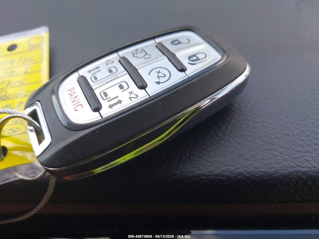 Продажа на аукционе авто 2018 Chrysler Pacifica Touring Plus, vin: 2C4RC1FG7JR108681, номер лота: 45874969