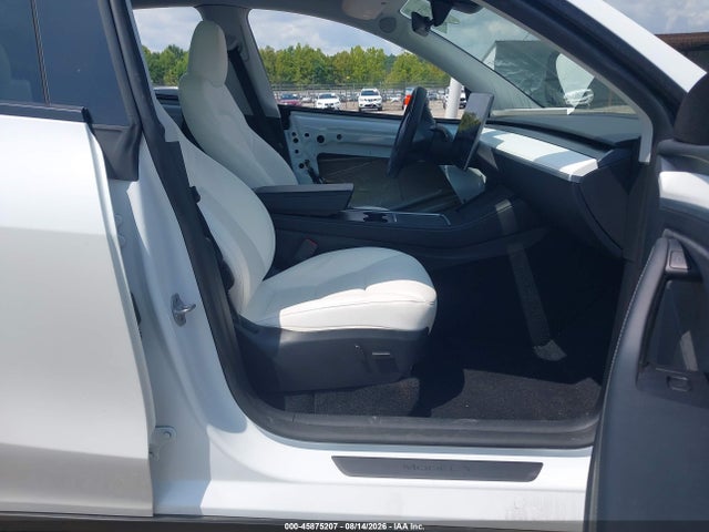 2024 Tesla Model Y Long Range Dual Motor All-wheel Drive მანქანა იყიდება აუქციონზე, vin: 7SAYGDEE6RA270598, აუქციონის ნომერი: 45875207