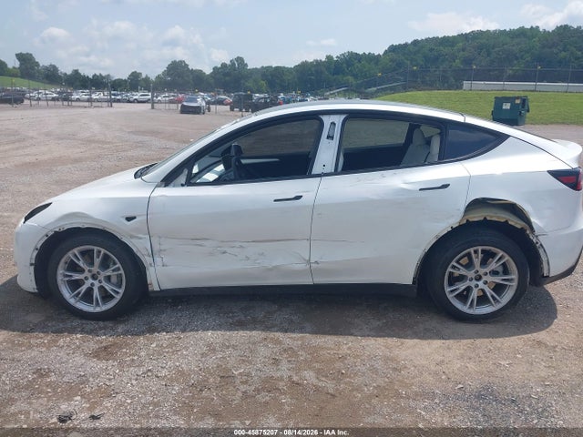 2024 Tesla Model Y Long Range Dual Motor All-wheel Drive მანქანა იყიდება აუქციონზე, vin: 7SAYGDEE6RA270598, აუქციონის ნომერი: 45875207